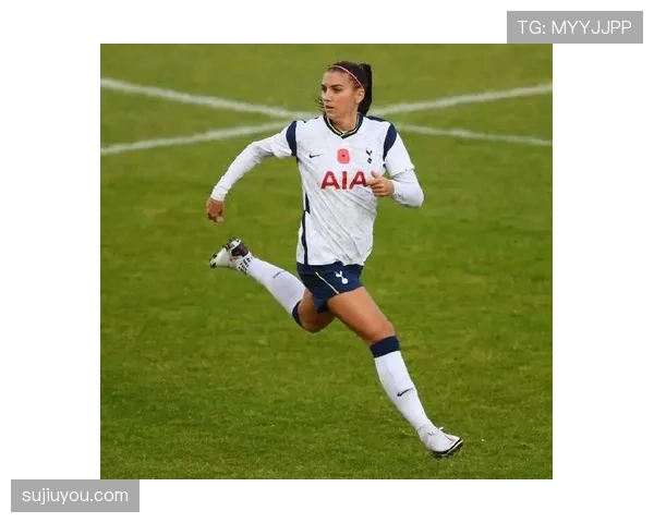 亚历克斯·摩根赛场上拼命，私下却一个月花钱堪比小富婆，真是反差太大了！