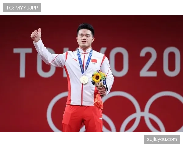 刷到石智勇的生活照，球场猛男回家竟然这么精致，我服了