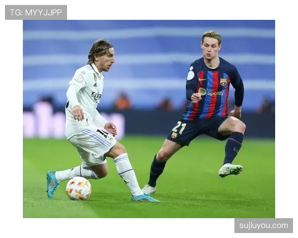 德容与莫德里奇的中场控制力差异：节奏调度机制与风格对比